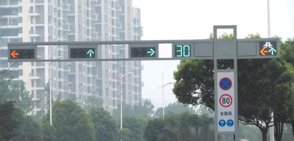 Betway必威西汉姆联框架信号灯杆